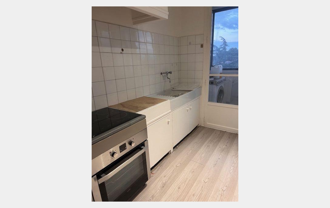 Annonces MARSEILLE6 : Appartement | MARSEILLE (13012) | 57 m2 | 890 € 