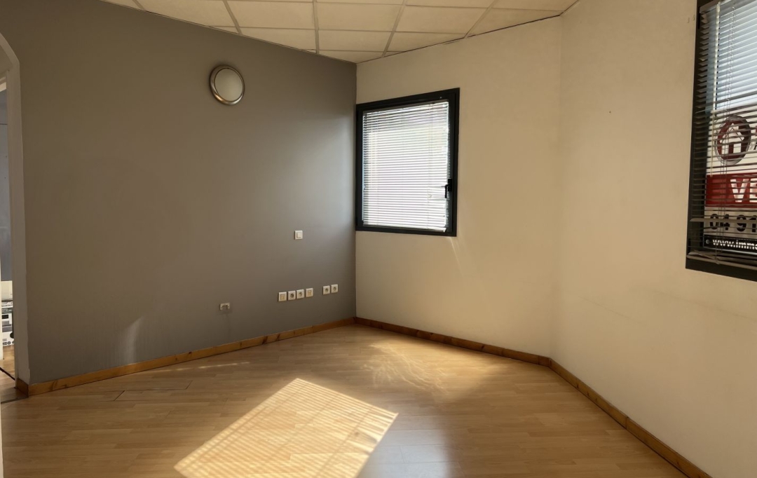 Annonces MARSEILLE6 : Local / Bureau | MARSEILLE (13013) | 68 m2 | 175 000 € 